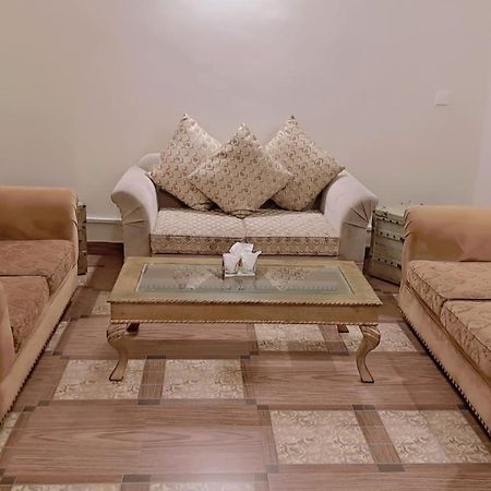 Royal Grace Guest House Ісламабад Екстер'єр фото