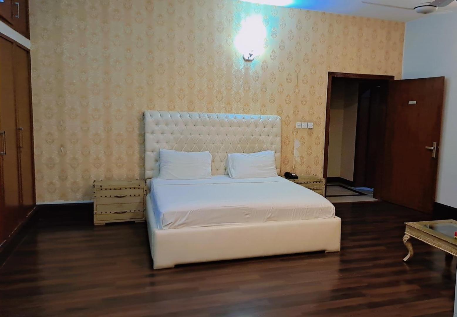 Royal Grace Guest House Ісламабад Екстер'єр фото