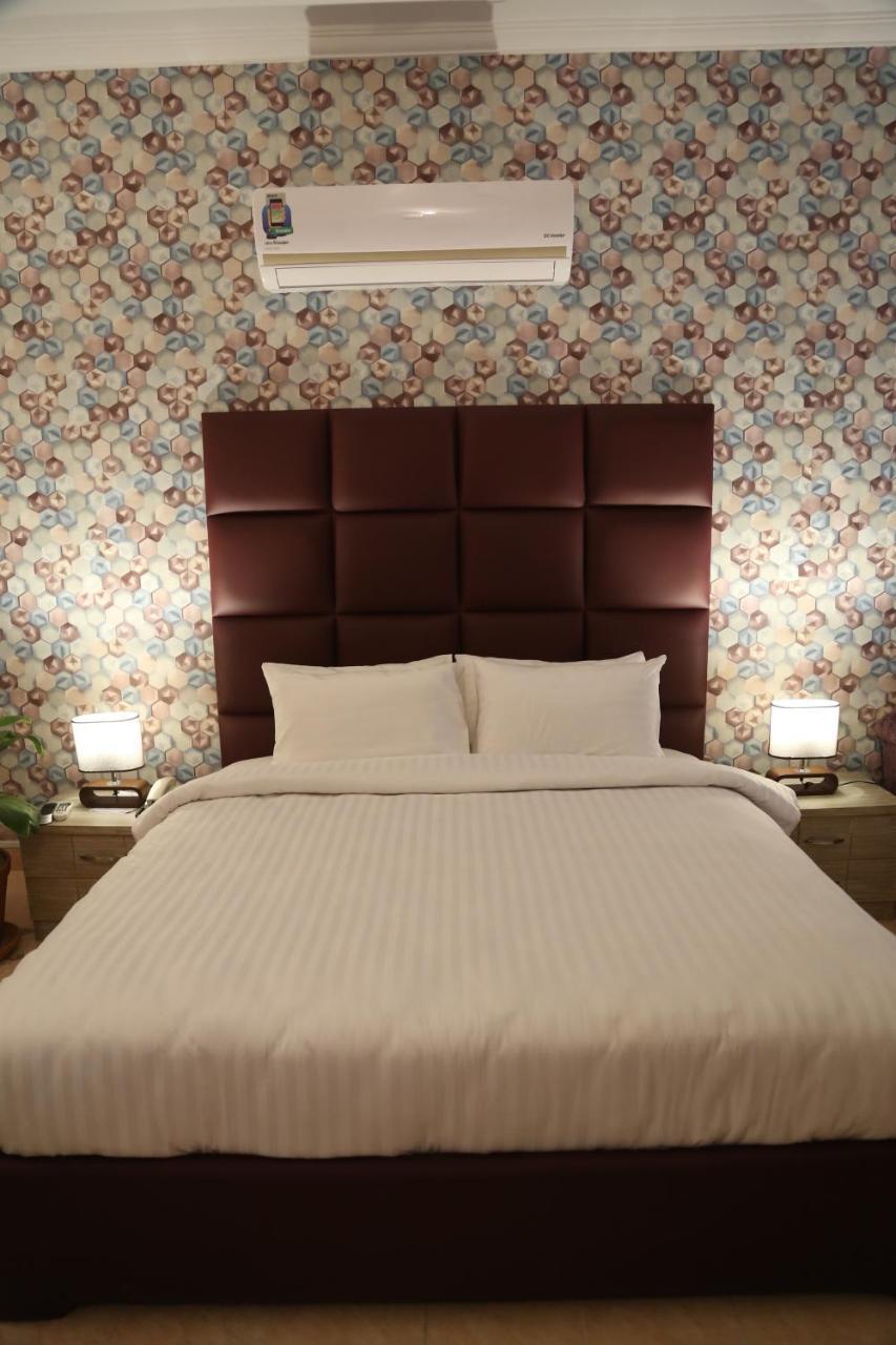 Royal Grace Guest House Ісламабад Екстер'єр фото